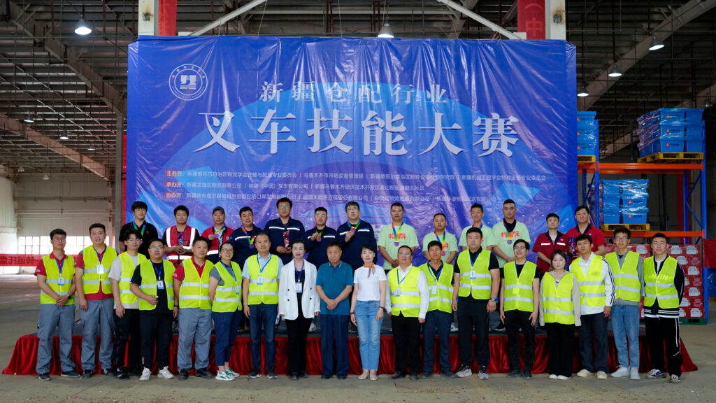 2024年新疆仓配行业叉车技能巅峰对决： 安全与效率并重，工匠精神闪耀赛场