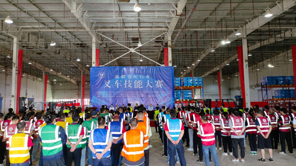 2024年新疆仓配行业叉车技能巅峰对决： 安全与效率并重，工匠精神闪耀赛场