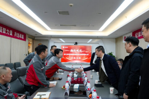 吉利商用车集团莅临利来官网物流进行交流